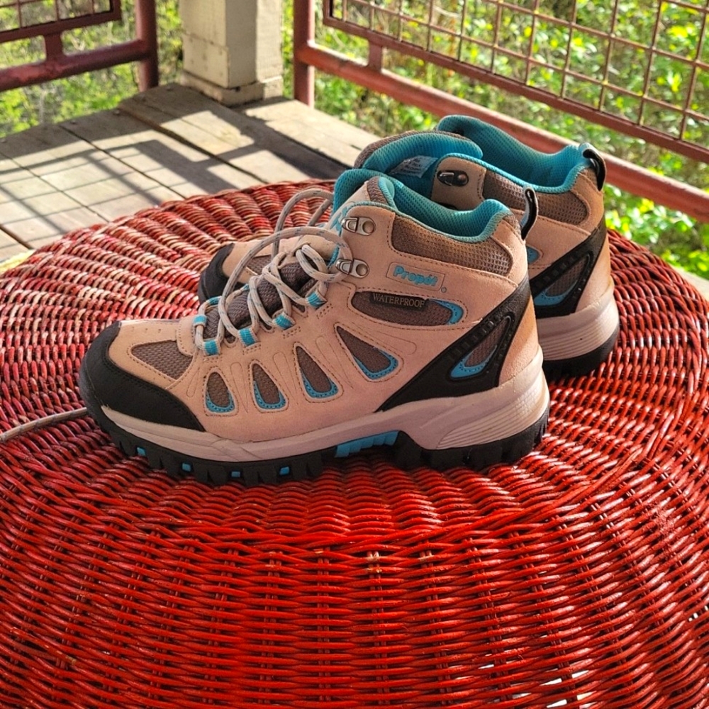 Womens Hiking Boots- excellent condition!